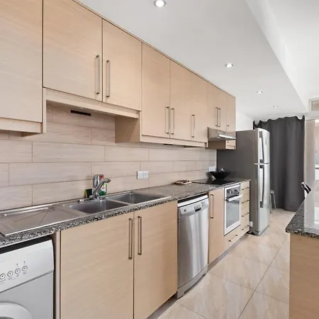 Giorgio Downtown 2 Bedroom Apartment Larnaca